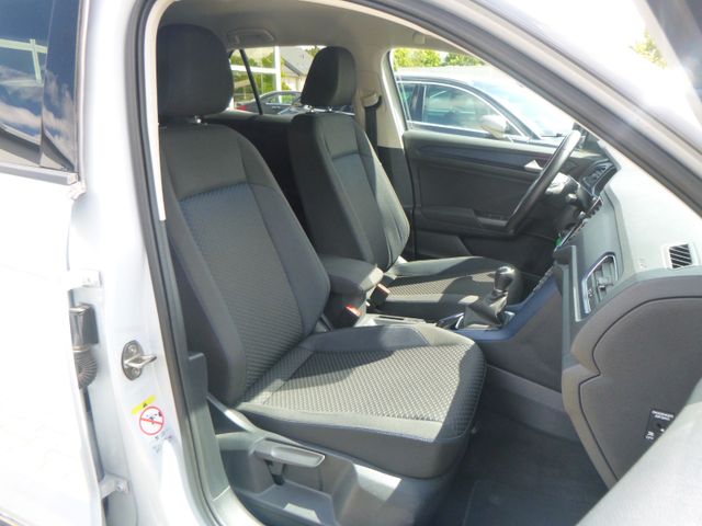 Fahrzeugabbildung Volkswagen T-Roc 1,5 TSI >AHK abnehmb/LED/PDC/Navi<