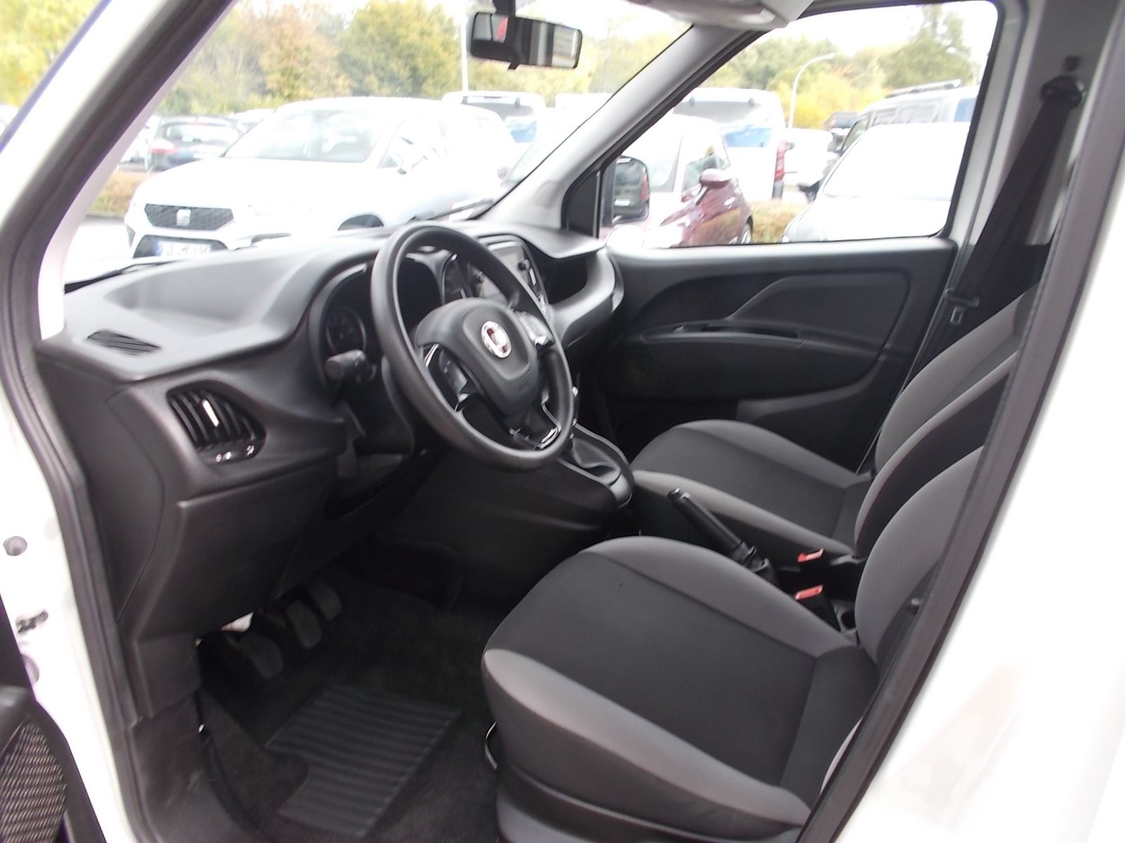 Fahrzeugabbildung Fiat Doblo Kombi SX 1.6 Mjet (90 PS)
