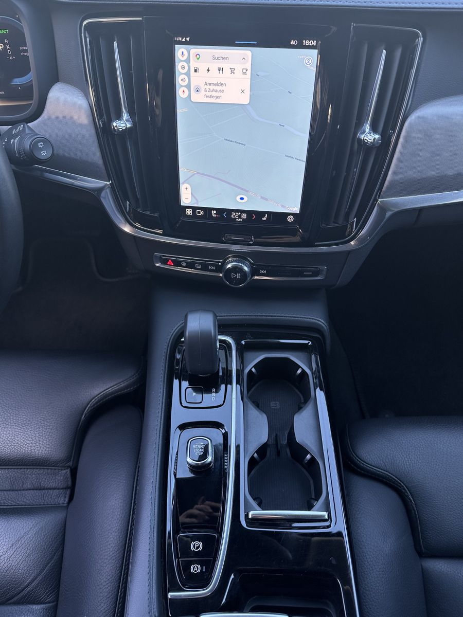 Fahrzeugabbildung Volvo V90 T6 Plus Dark Plug-In Hybrid AWD NAV+LED+AHK