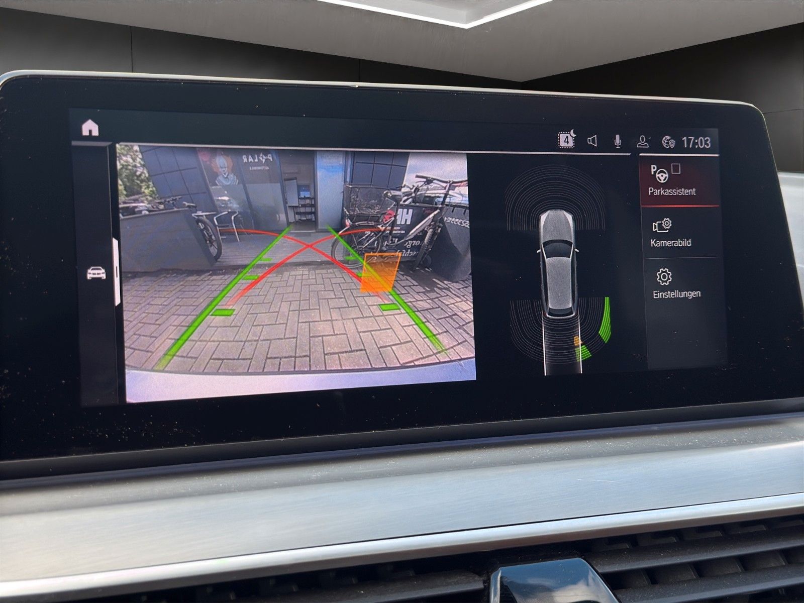Fahrzeugabbildung BMW 520d Sport Line *Pano*Head-Up*AHK*Kamera*Leder*