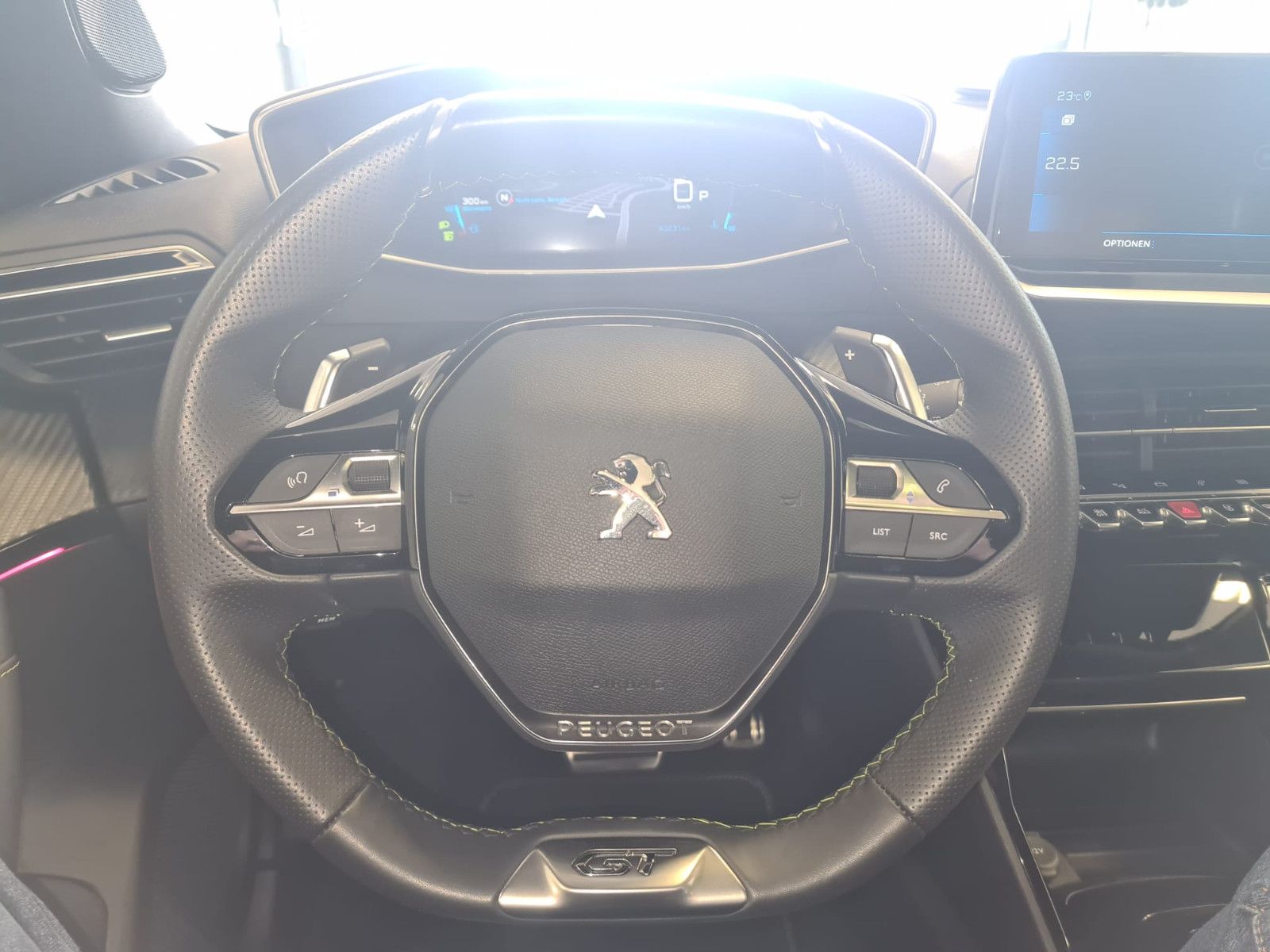 Fahrzeugabbildung Peugeot 2008 GT / PANORAMADACH/DAB/LED/LEDER