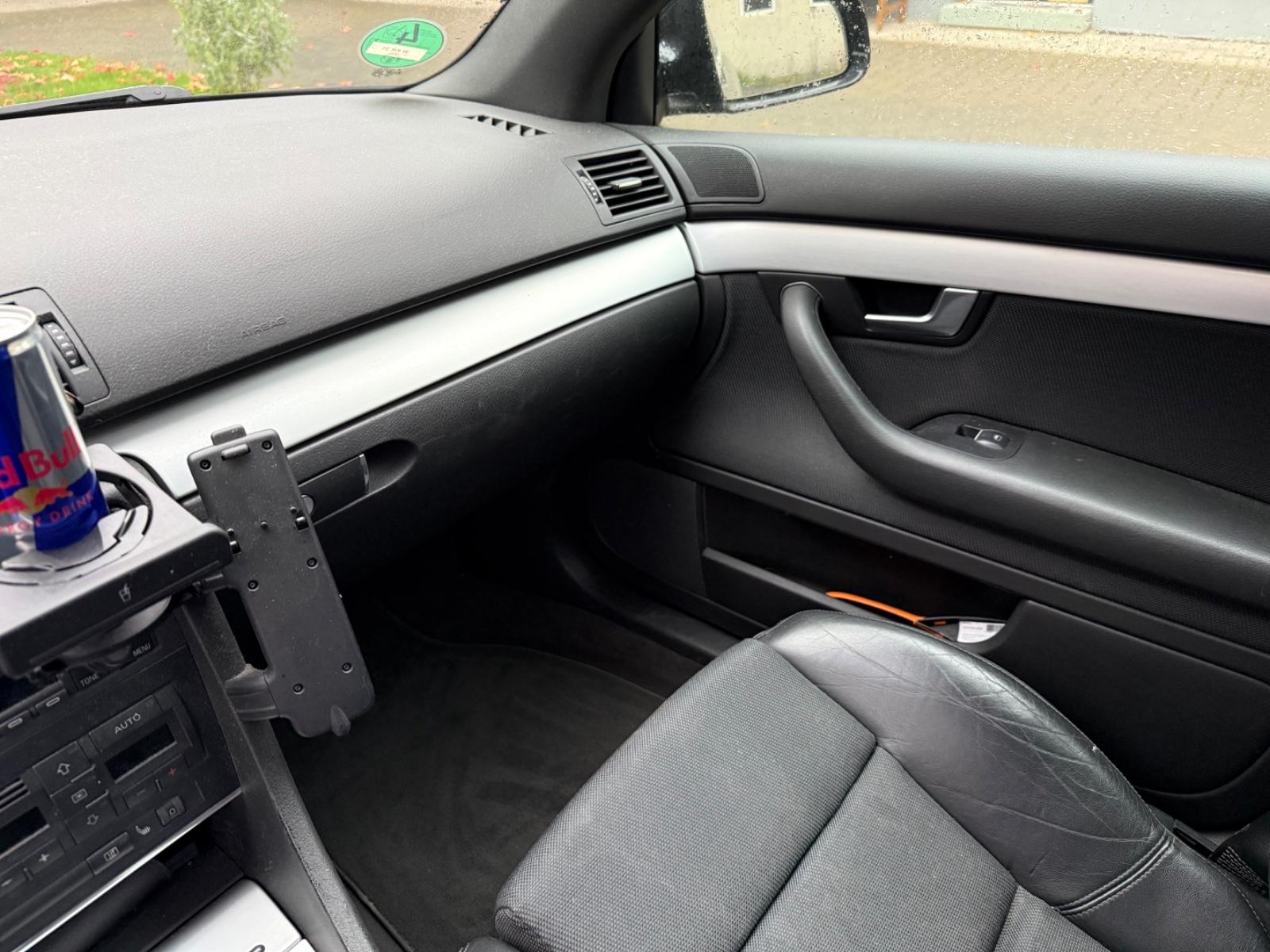 Audi A4 2004 — photo 7