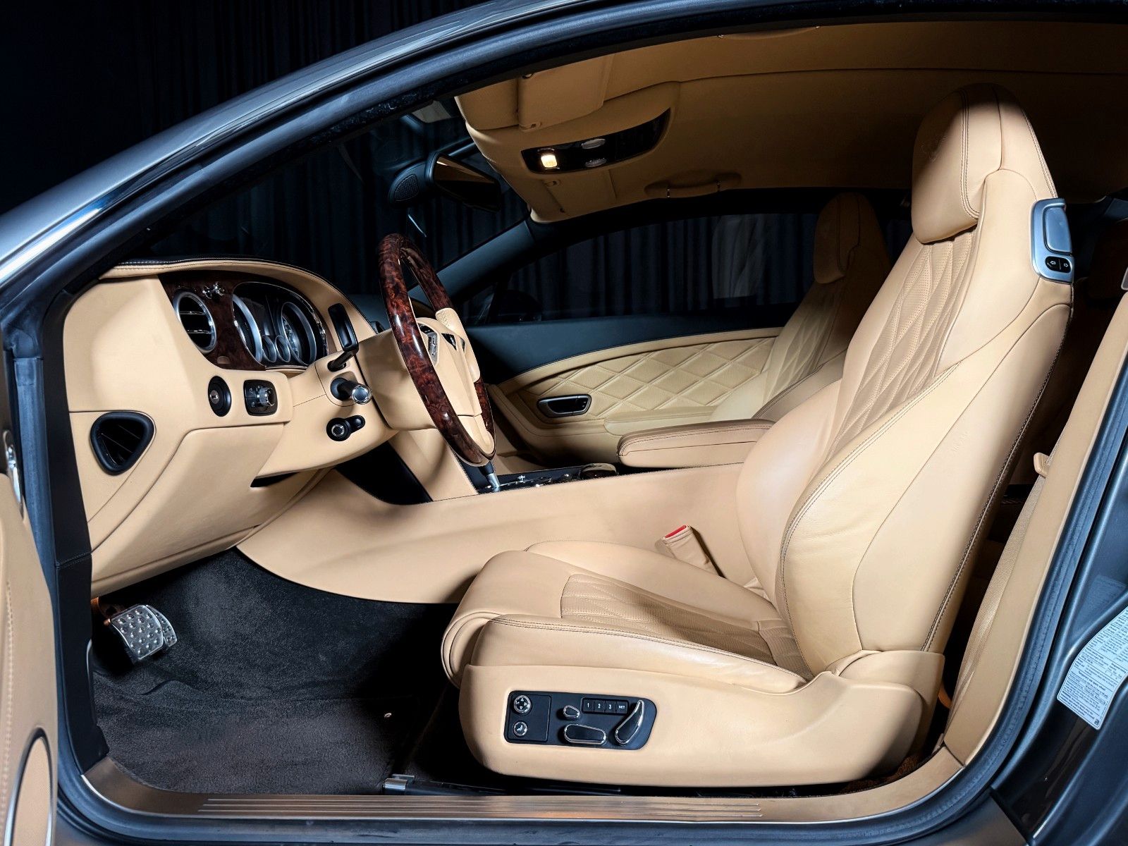 Fahrzeugabbildung Bentley Continental GT 6.0 W12 Speed 4WD Automatik