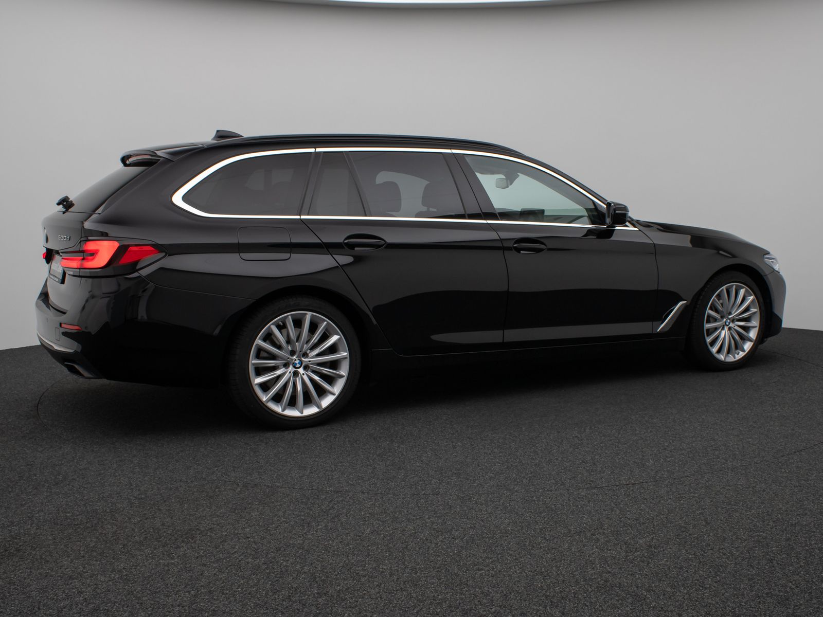 Fahrzeugabbildung BMW 530d xD Luxury Line Laser HUD DAB H/K AHK 19Zoll