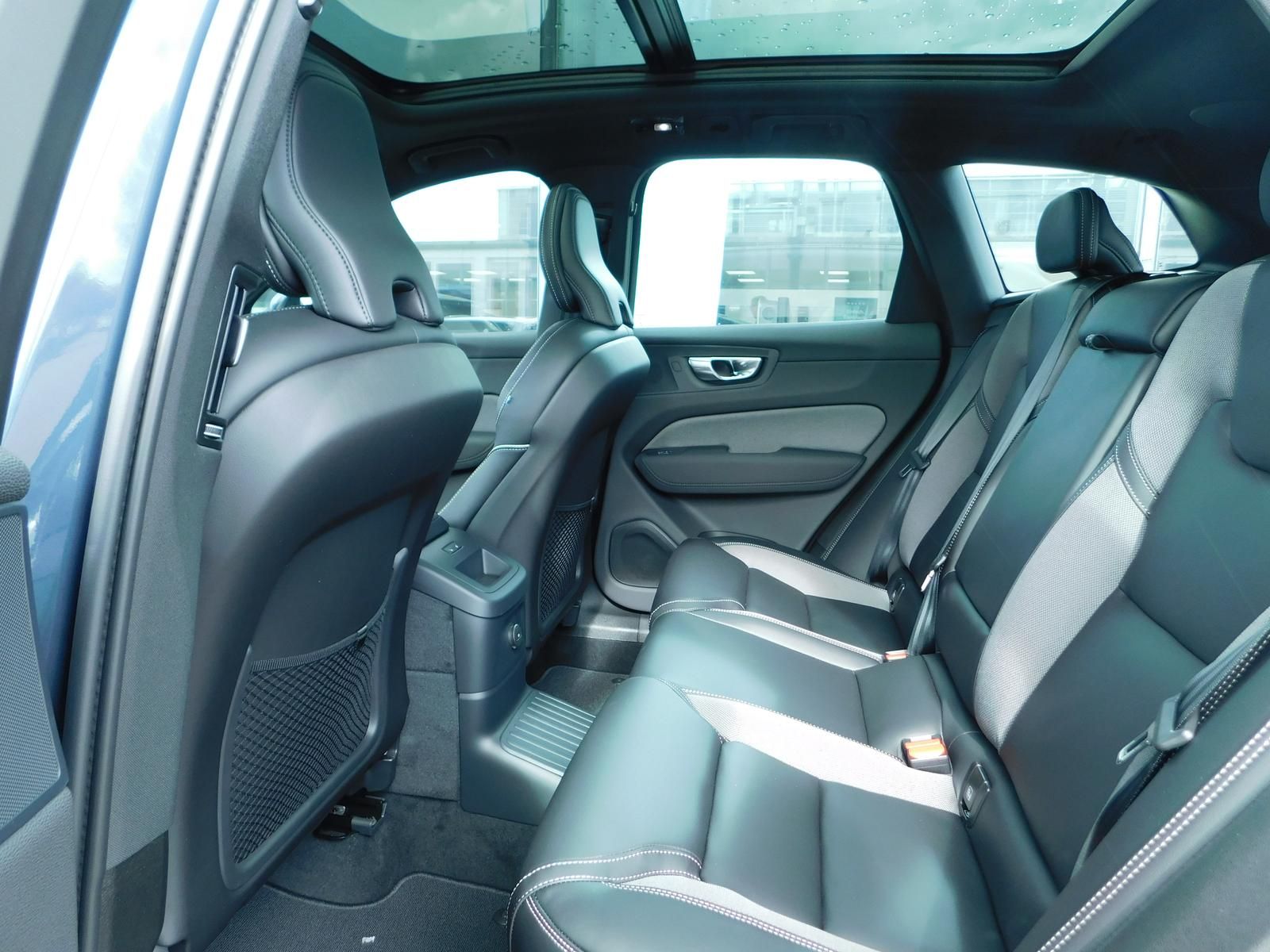 Fahrzeugabbildung Volvo XC60 T6 AWD Plus Black Edition