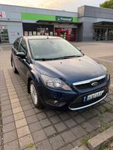 Ford Focus 1,6 Ghia TÜV bis 02/27 - Ford Focus mit Benzin-Antrieb: Kleinwagen, Automatik