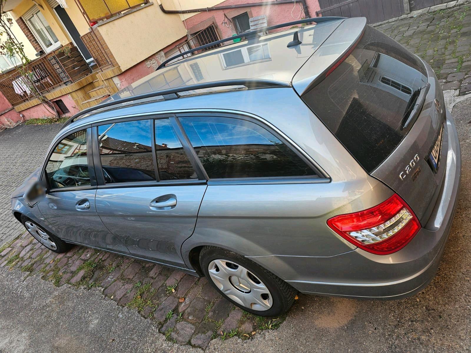 Mercedes-Benz C200 2010 — photo 15