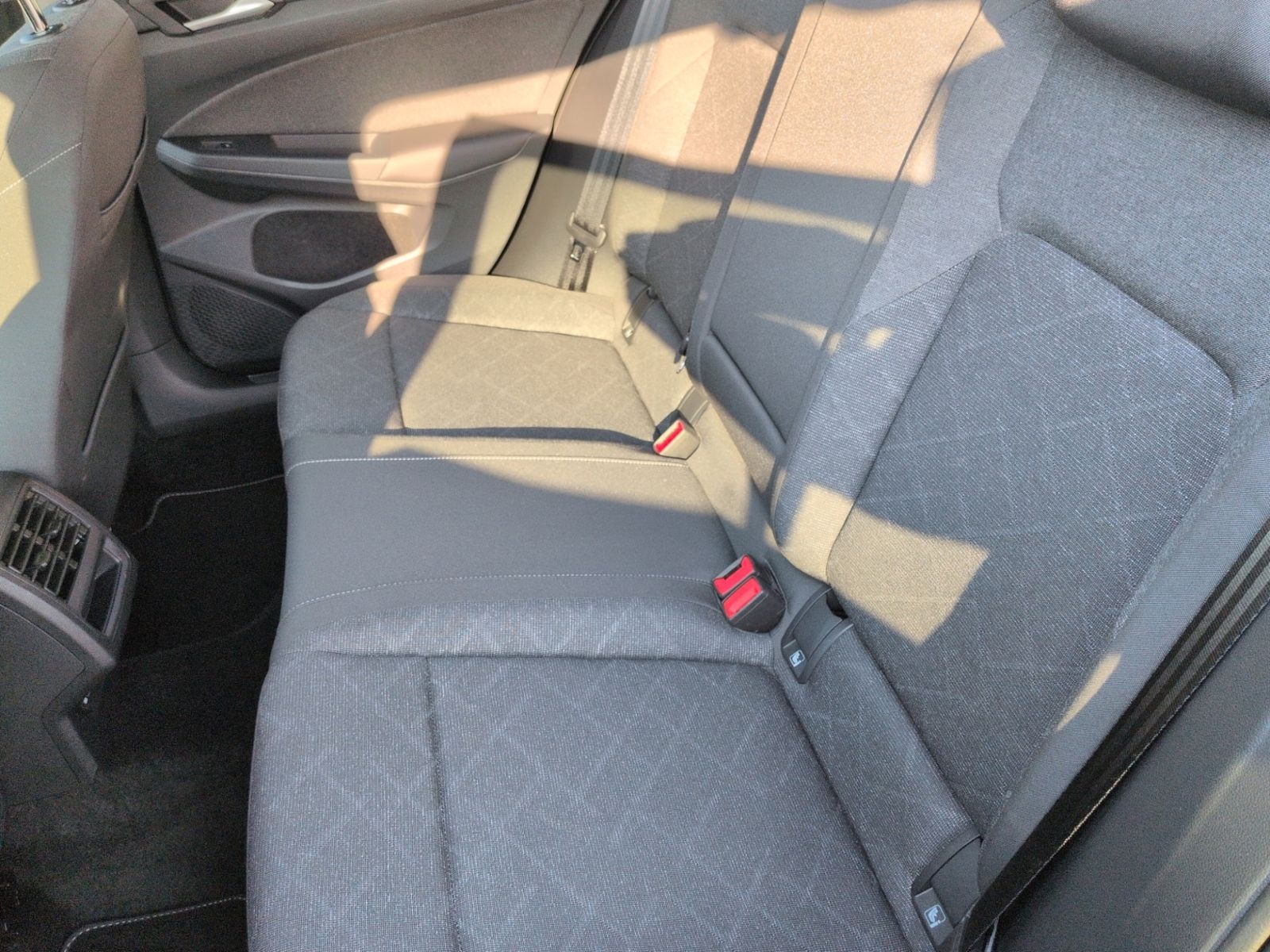 Golf VIII 1.0 eTSI DSG Life LED+ACC+APP+NAVI