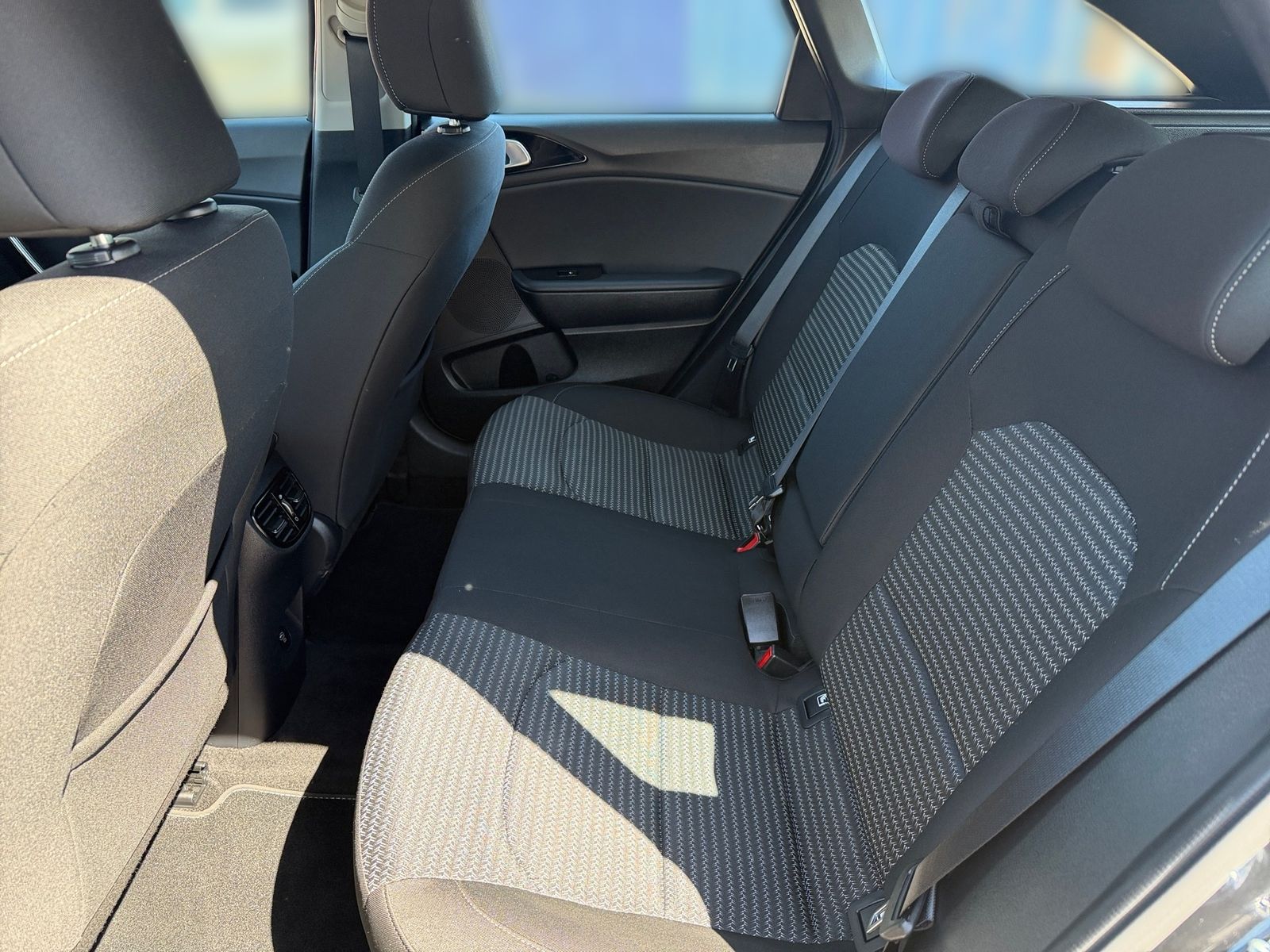 Fahrzeugabbildung Kia CEED_SW 1.5T 140 DCT7 VIS KOMF+ (NAV)