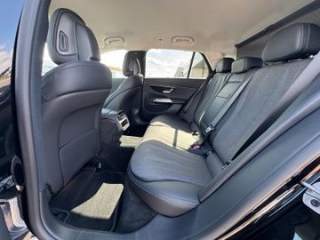Mercedes E 200 - 11