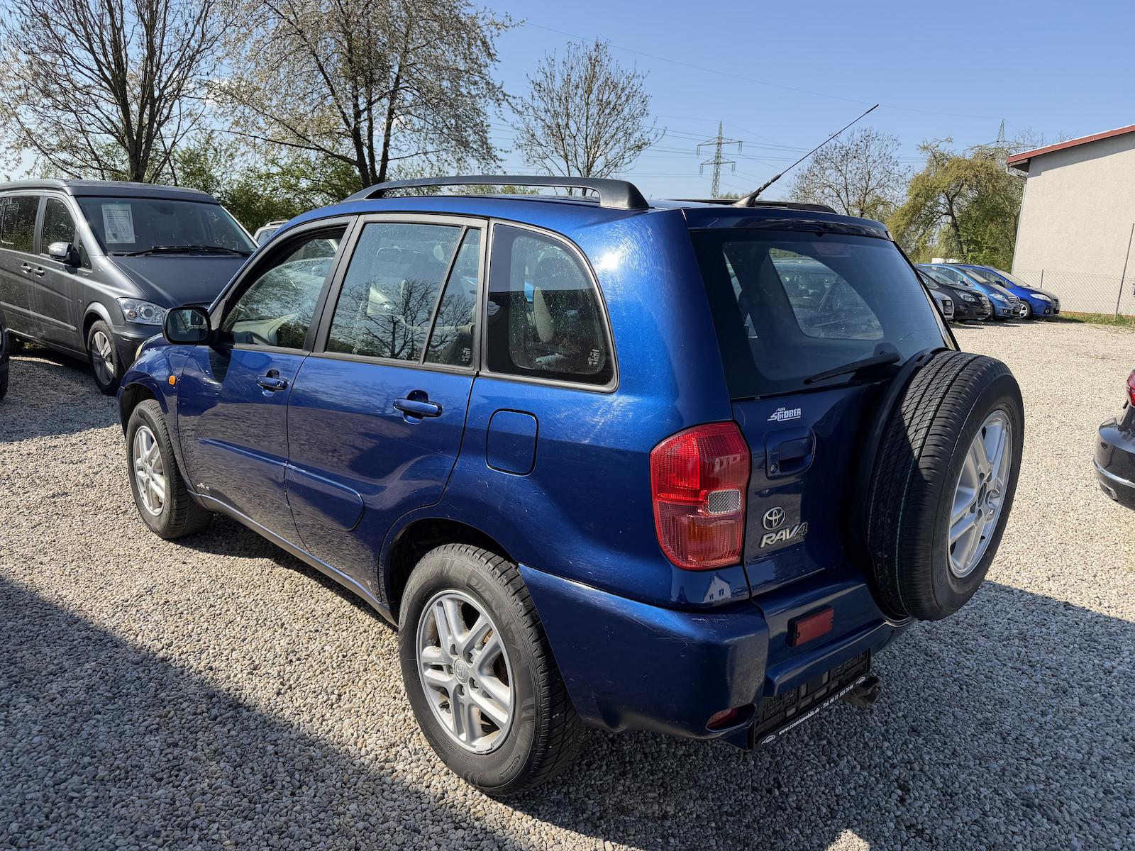 Toyota RAV4 1.8 VVT-i 125 ch Essence • Clim • Attelage • Barres de toit