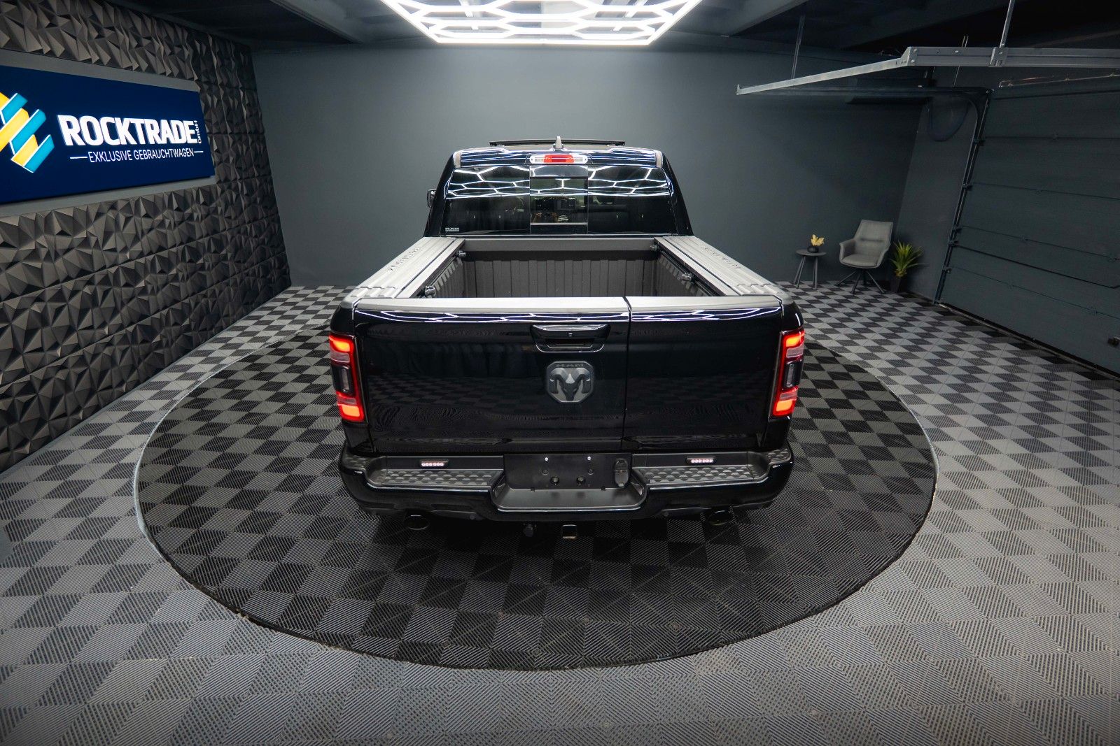 Fahrzeugabbildung Dodge RAM 5.7 V8 HEMI 4x4 REBEL LIMITED RamBox ACC 19%