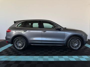 Porsche Cayenne - 3