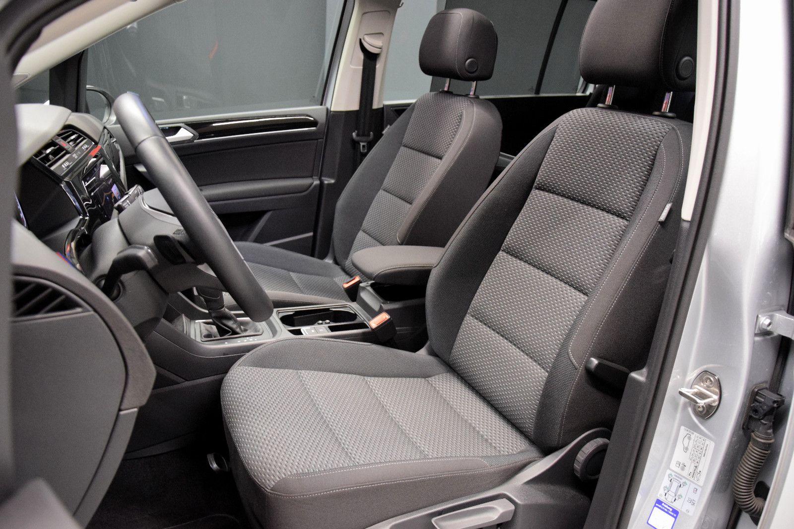 Fahrzeugabbildung Volkswagen Touran Comfortline DSG EasyOpen 7-Sitze ACC Pano