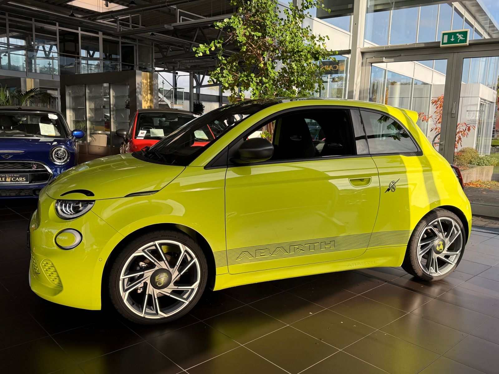 Fahrzeugabbildung Abarth 500e 42kWh Scorpionissima PANO KAM LED