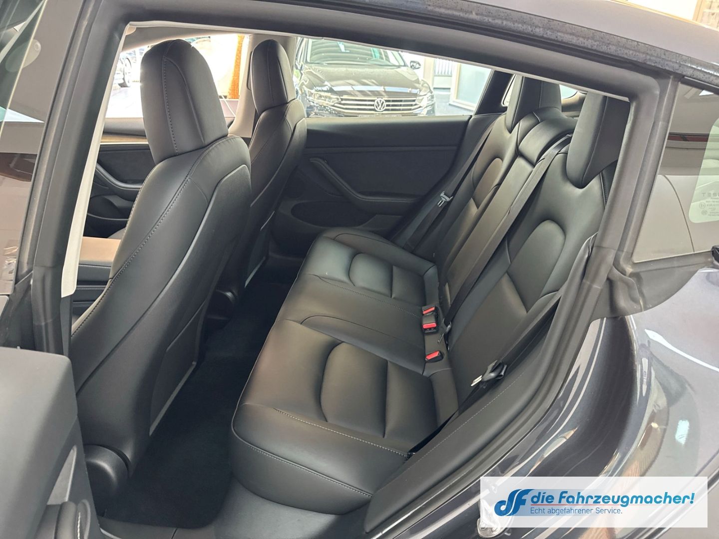 Fahrzeugabbildung Tesla Model 3 RWD Soundsystem ACC El. Heckklappe WLAN