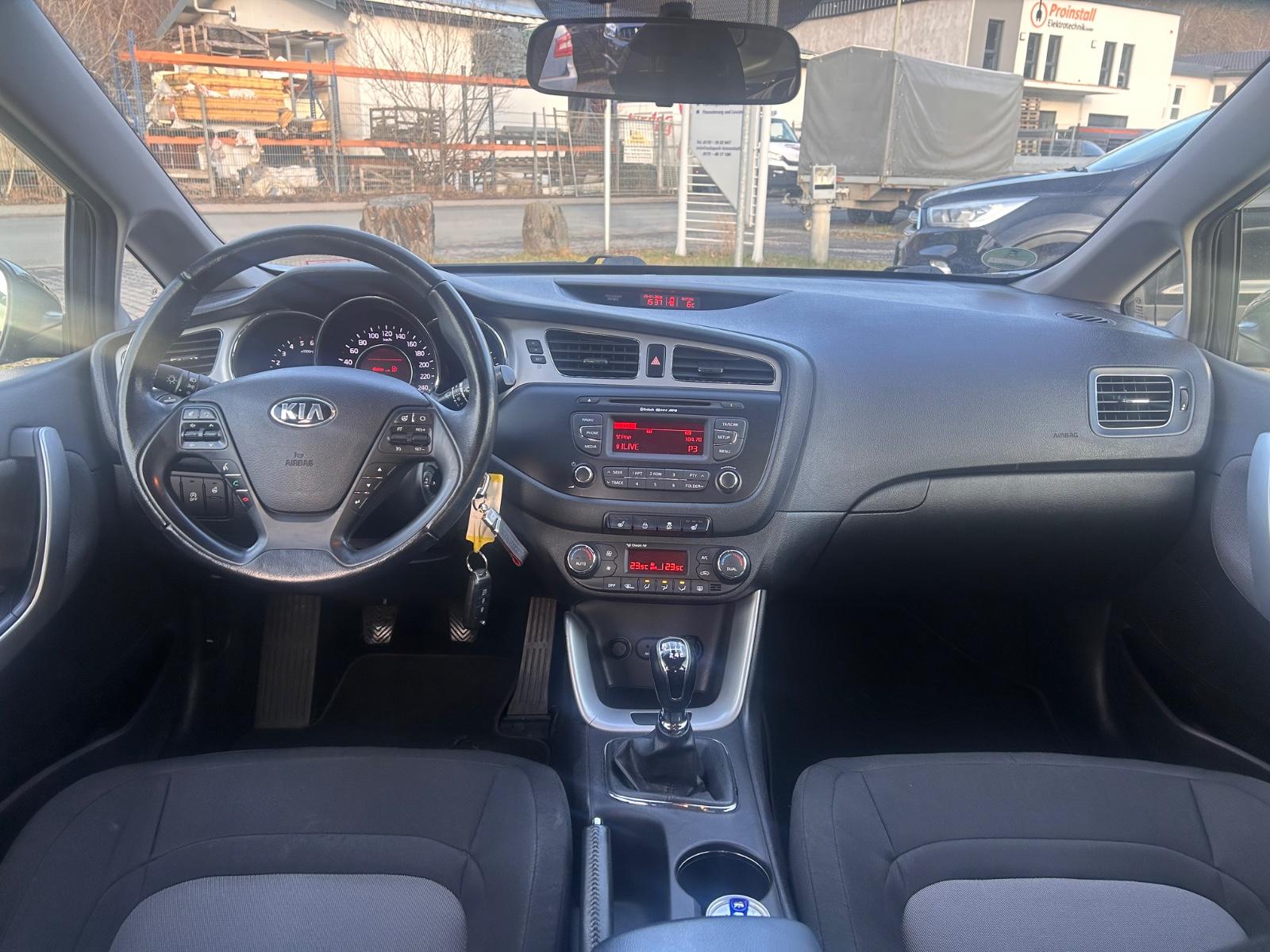 Kia cee'd 2014 — photo 8