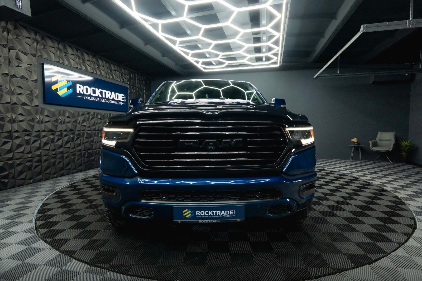 Fahrzeugabbildung Dodge RAM 5.7 V8 HEMI 4x4 OFFROAD Night Limited 19%