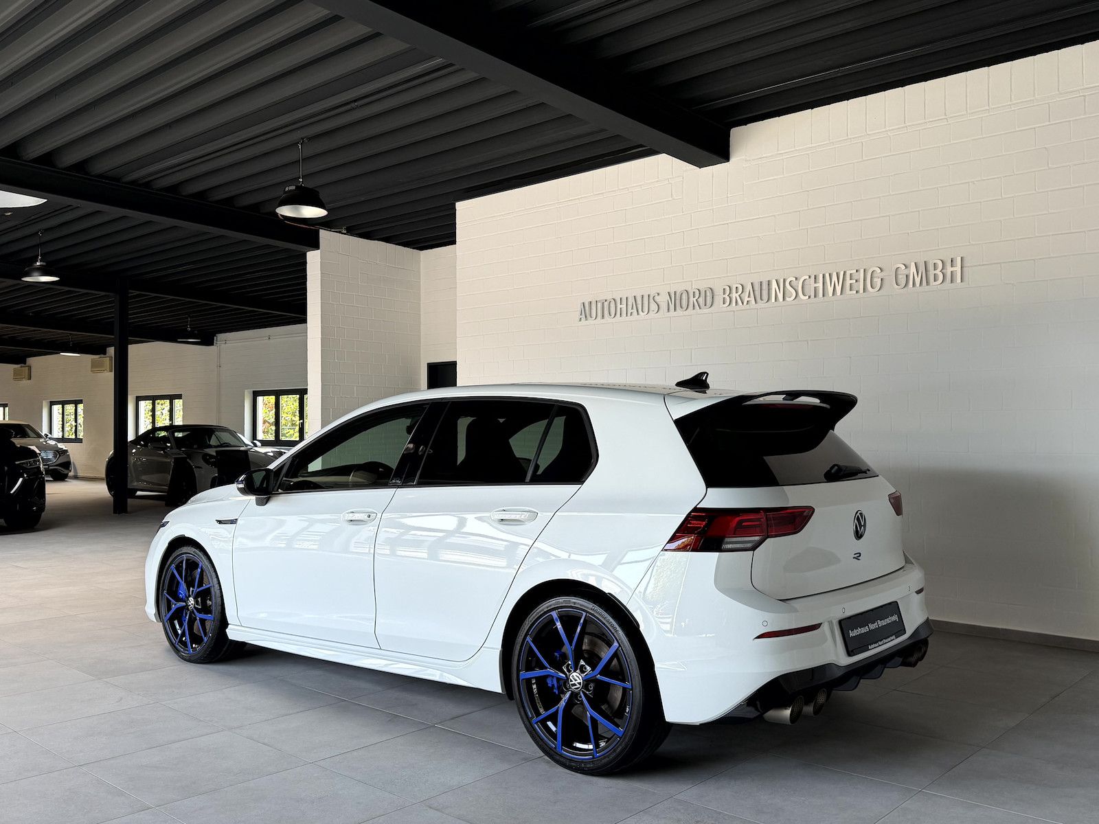 Volkswagen Golf R 2.0 TSI 20-Years Akrapaovic Pano H&K IQ foto 5