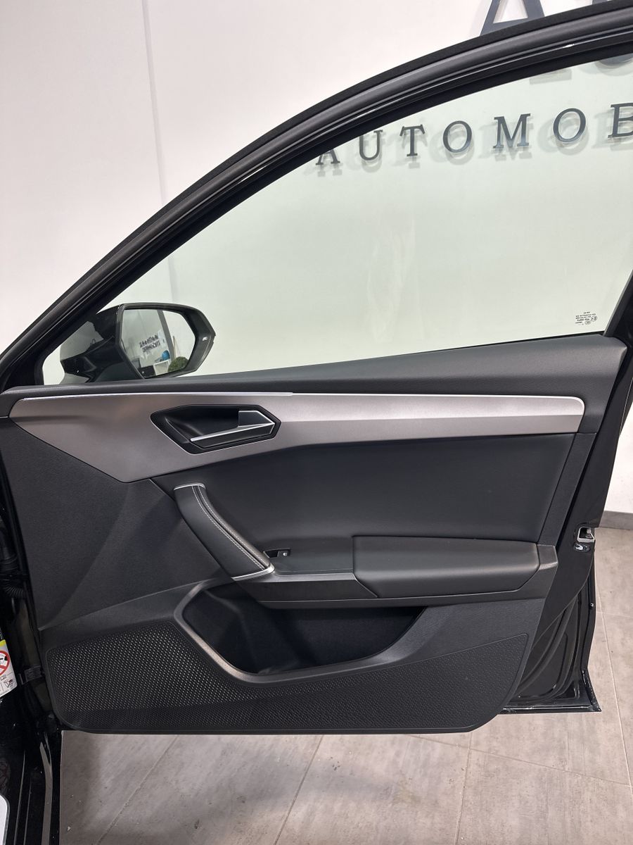 Fahrzeugabbildung SEAT Leon Xcellence e-Hybrid NAV+LED+PANORAMA+CARPLAY