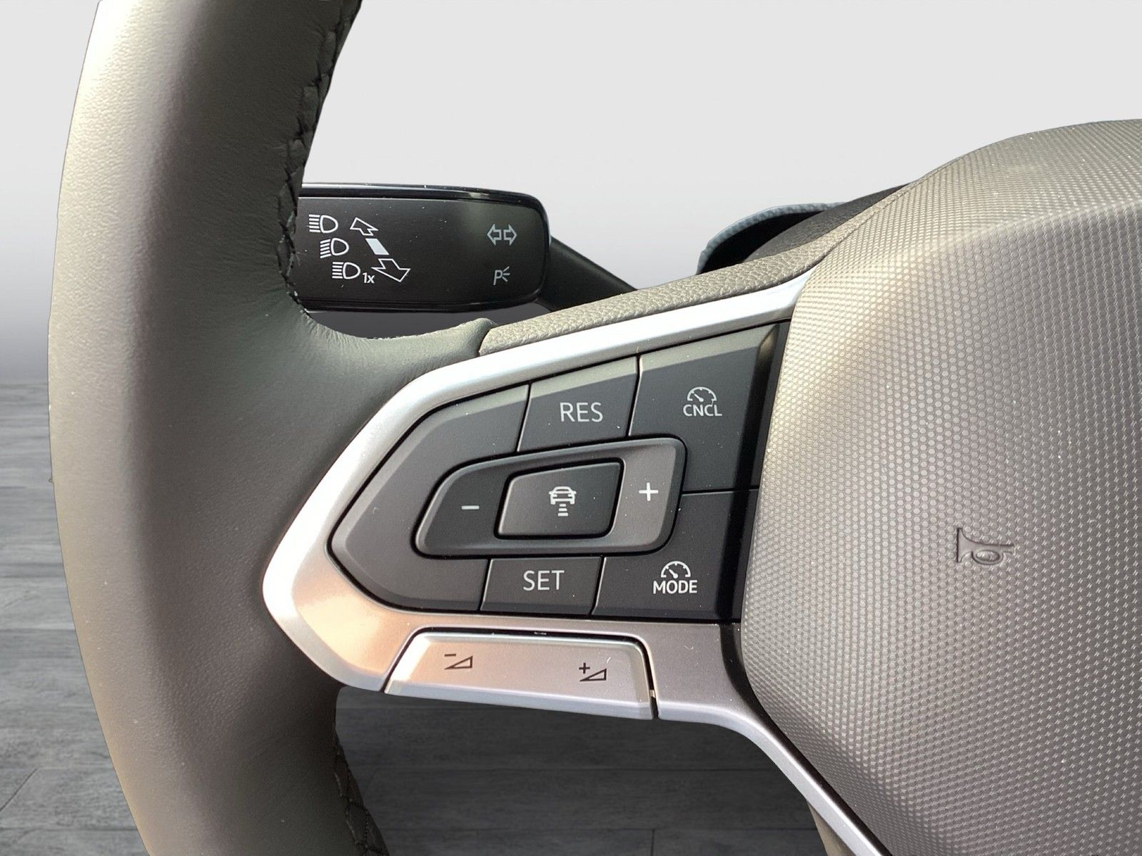 Fahrzeugabbildung Volkswagen Golf VIII TDI Energy LEDplus Navi AID ACC RFK SH