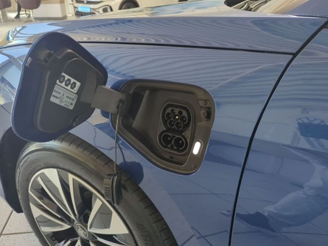 Fahrzeugabbildung SKODA Superb Combi 1.5 TSI iV DSG Selection AHK NAVI W