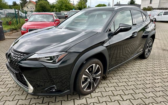 Lexus UX 250h Style