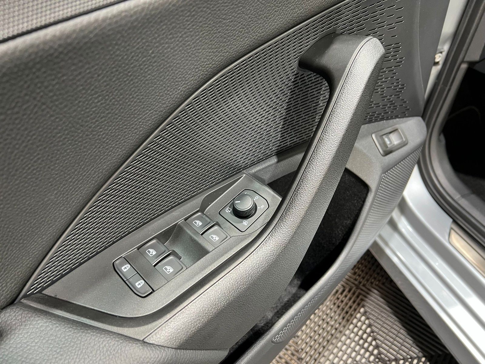 Fahrzeugabbildung SKODA Octavia 2.0 TDI 110kW DSG Selection Combi