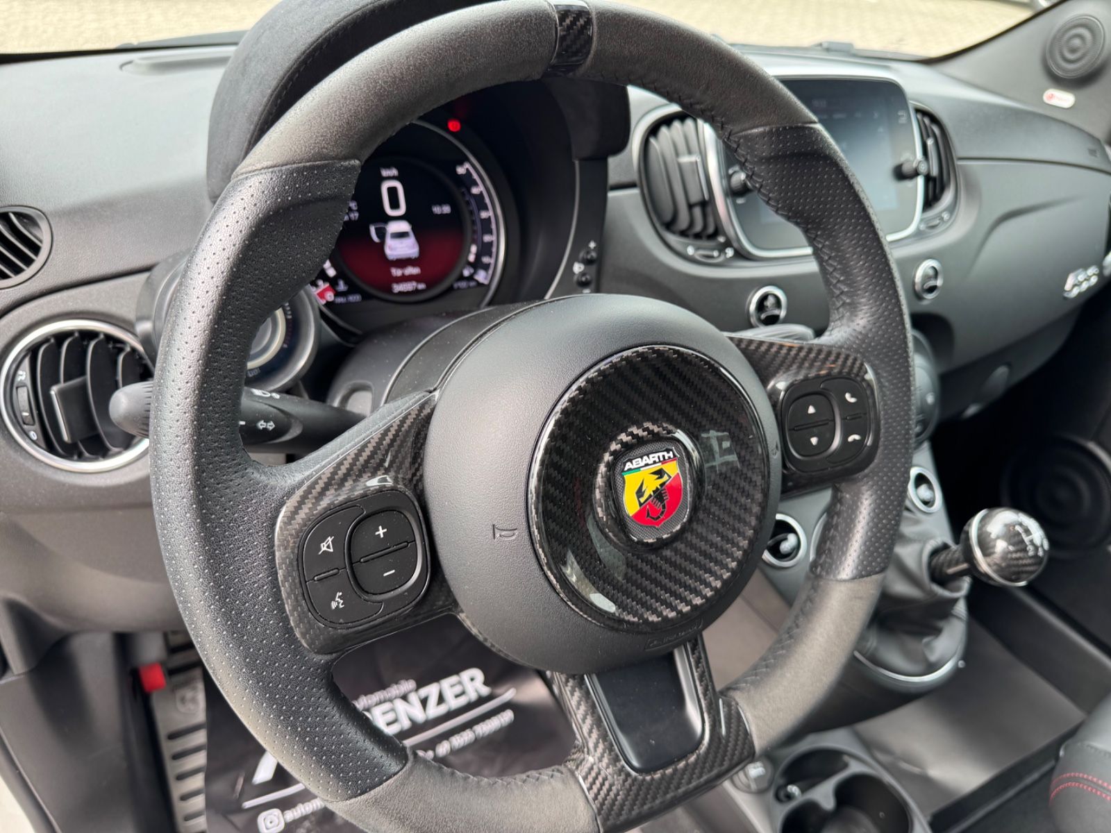 Fahrzeugabbildung Abarth 595 esseesse/CARBON/Akrapovic/MATT/Maxton-Design