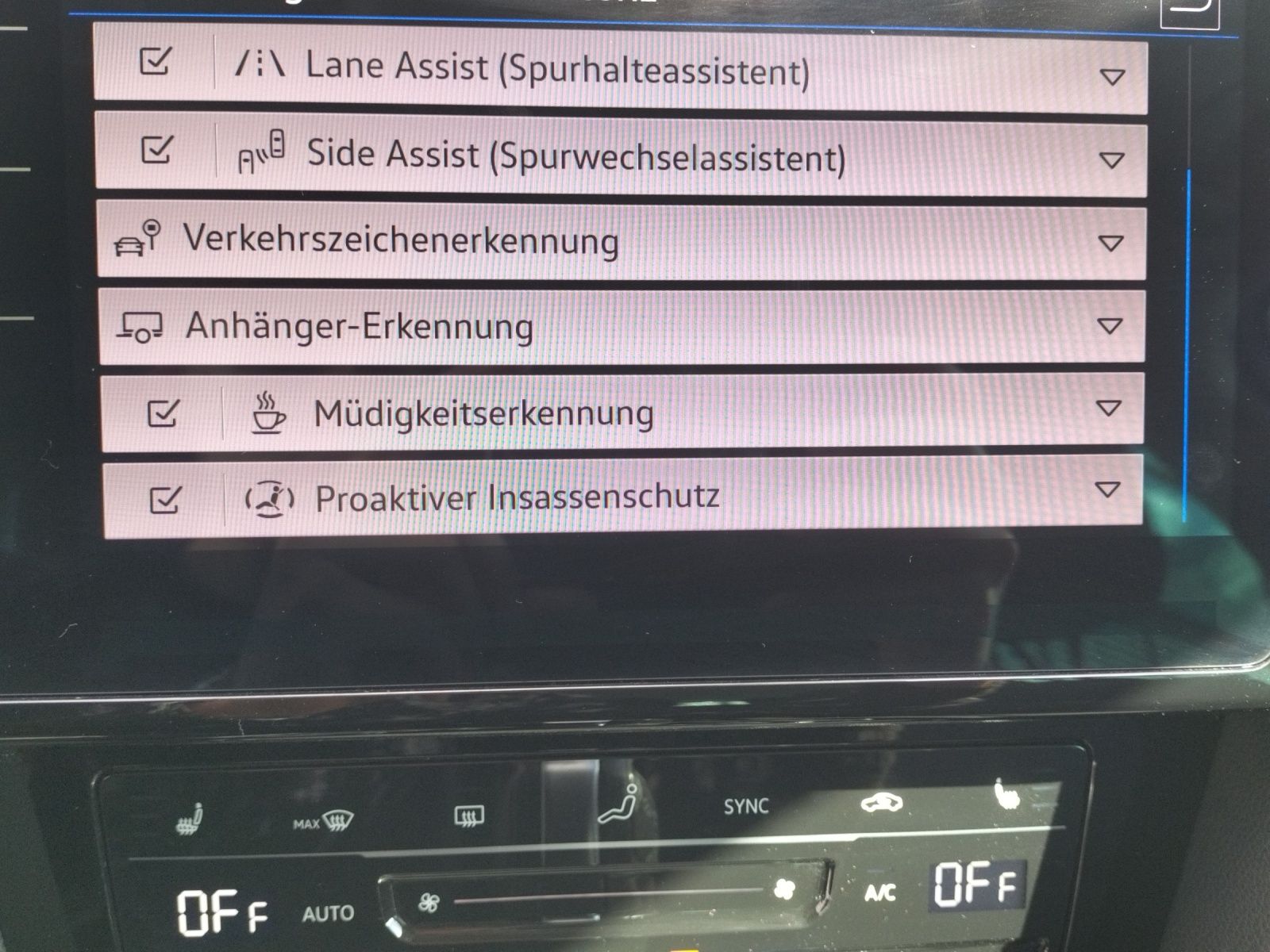 Fahrzeugabbildung Volkswagen Passat Variant TDI Business DSG Matrix AHK Navi