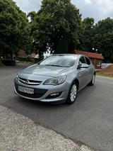 Opel Astra J *2.0CDTI*Exklusiv*AHK*AUTOMATIK*XENON* - Opel Astra mit Diesel-Antrieb: Limousine, Klimaautomatik, 2.0