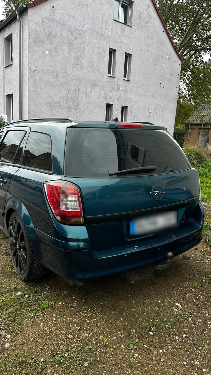 Opel Astra 2008 — салон
