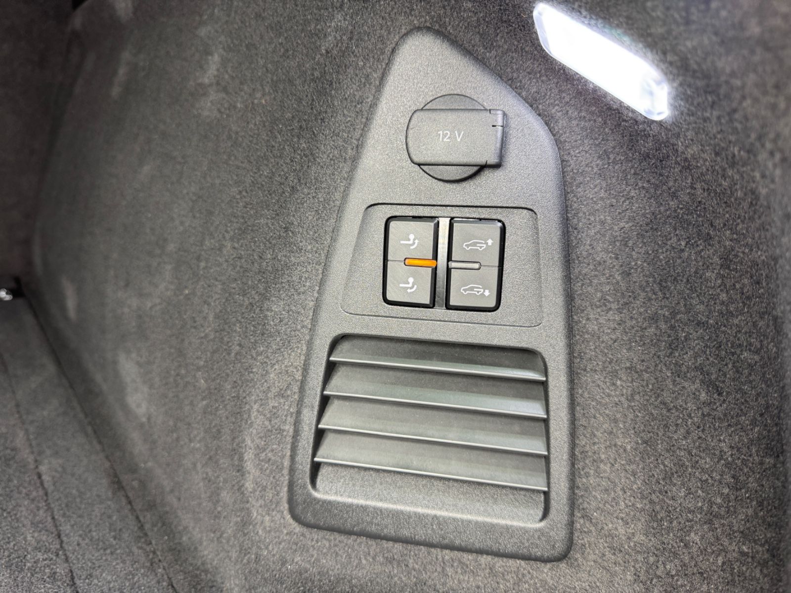 Fahrzeugabbildung Volkswagen Touareg 4.0 V8 TDI RLine|4Motion|MASSAGE|AHK|DYN