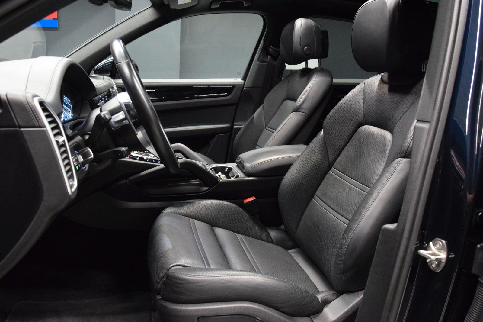 Fahrzeugabbildung Porsche Cayenne E-Hybrid Pano. ACC Matrix. Bose Approv.