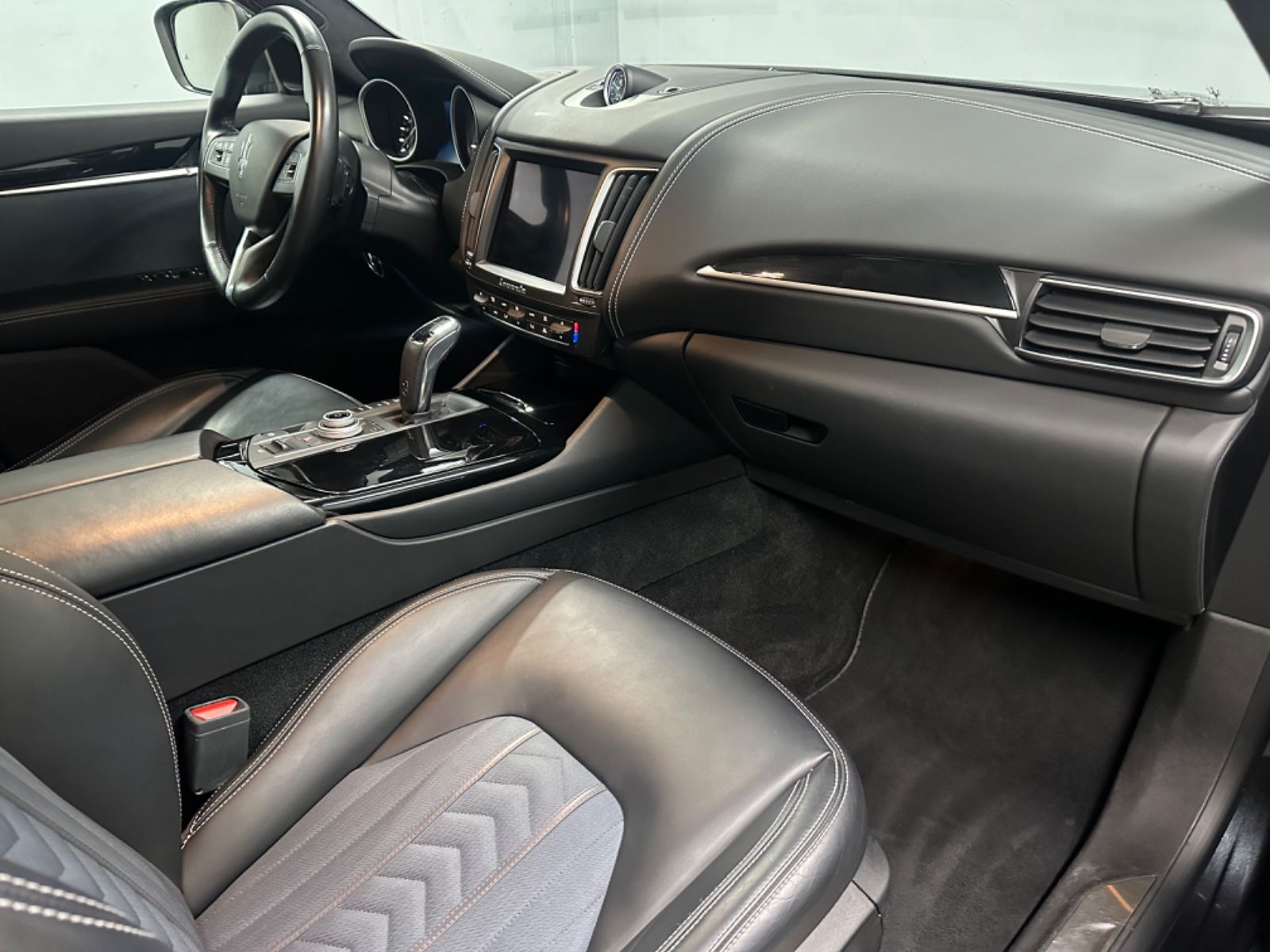 Fahrzeugabbildung Maserati Levante S Q4 GRANLUSSO*AHK*PANO*WINTER*SOFTCLOSE