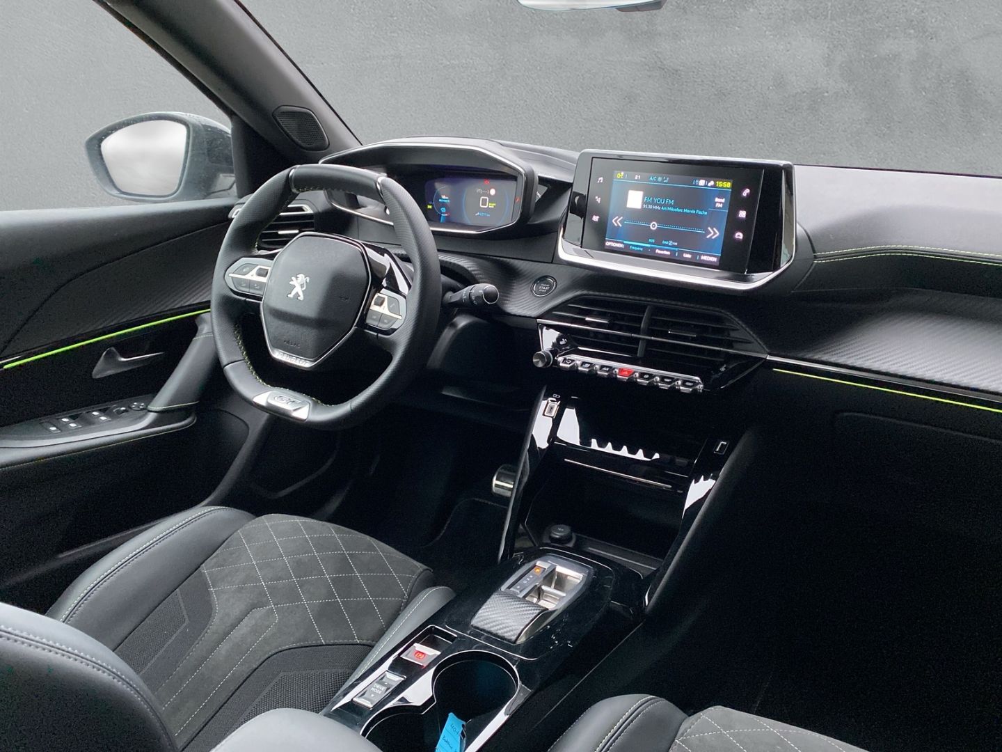 Fahrzeugabbildung Peugeot 2008 e- GT Elektromotor 136 *Sitzheizung*ACC*Kam