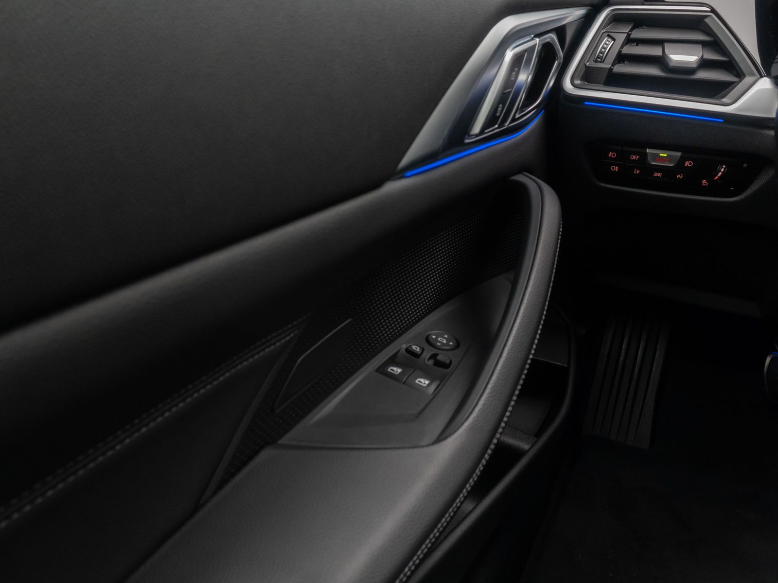 Fahrzeugabbildung BMW 420i xD Coupé M Sport Kamera DAB HiFi Leder 18"