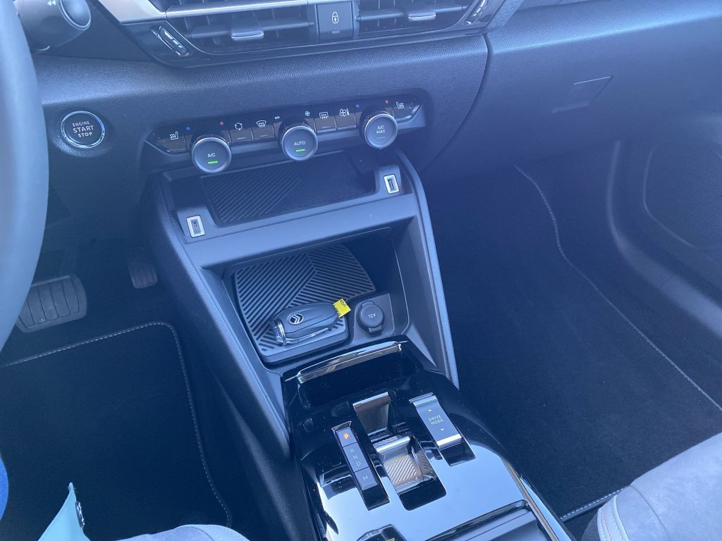 Fahrzeugabbildung Citroën C4 Hybrid 145 Automatik Max *Alcantara*Winterpak