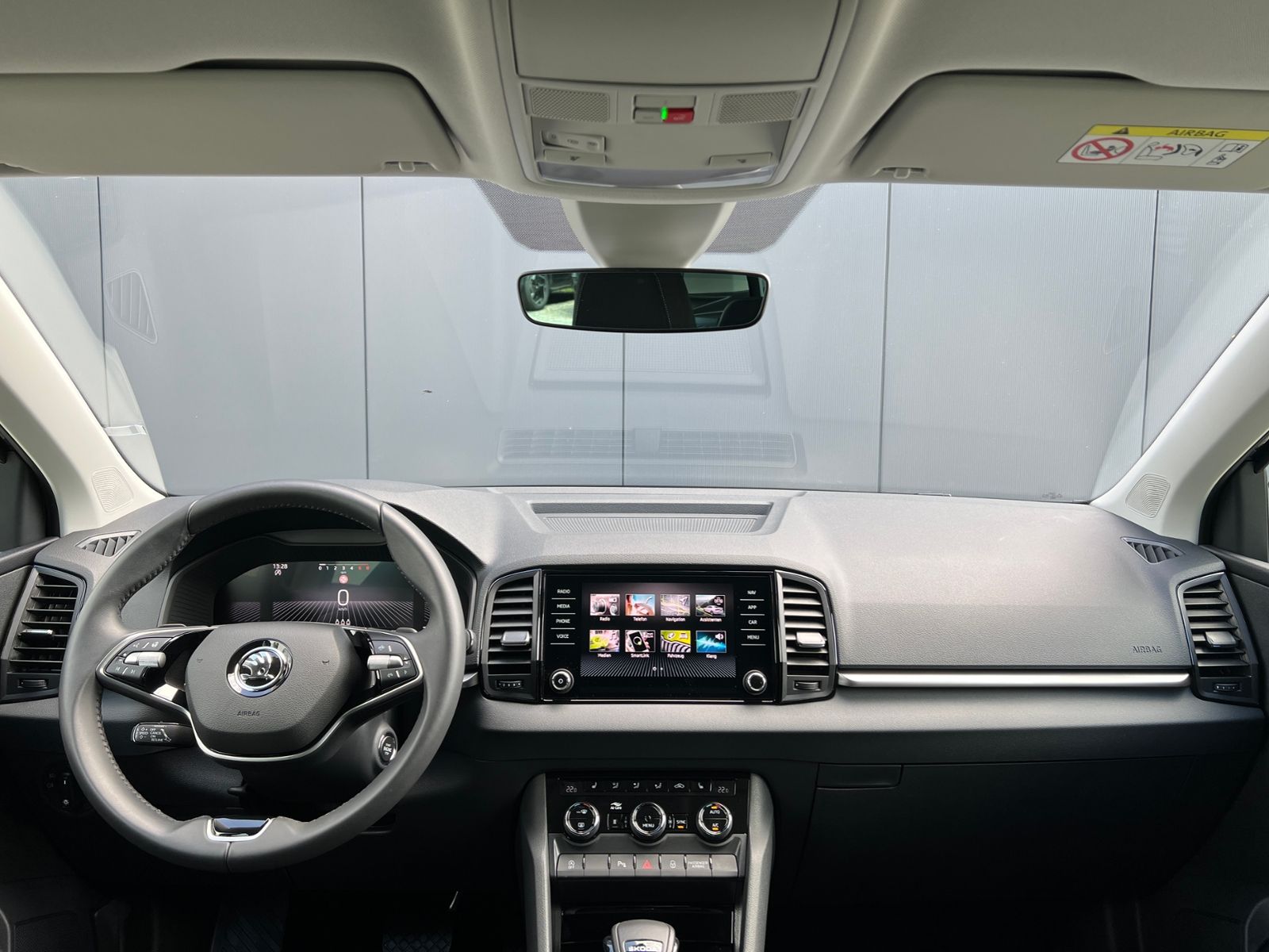 Fahrzeugabbildung SKODA Karoq Selection 1.5 TSI DSG *Standheizung, Kamer