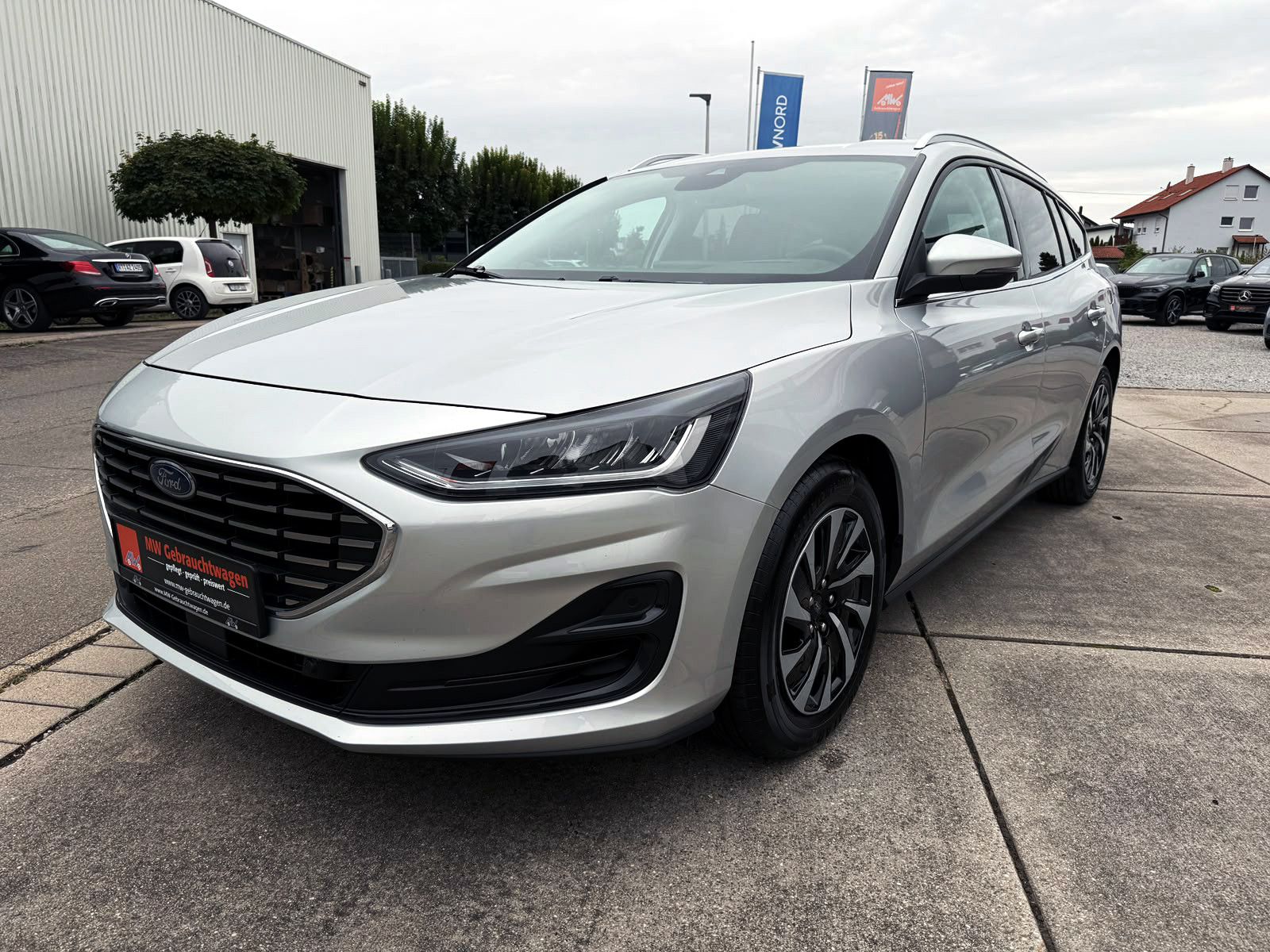 Fahrzeugabbildung Ford Focus Turnier 1.0 EB Titanium AHK ACC KAM B&O BT