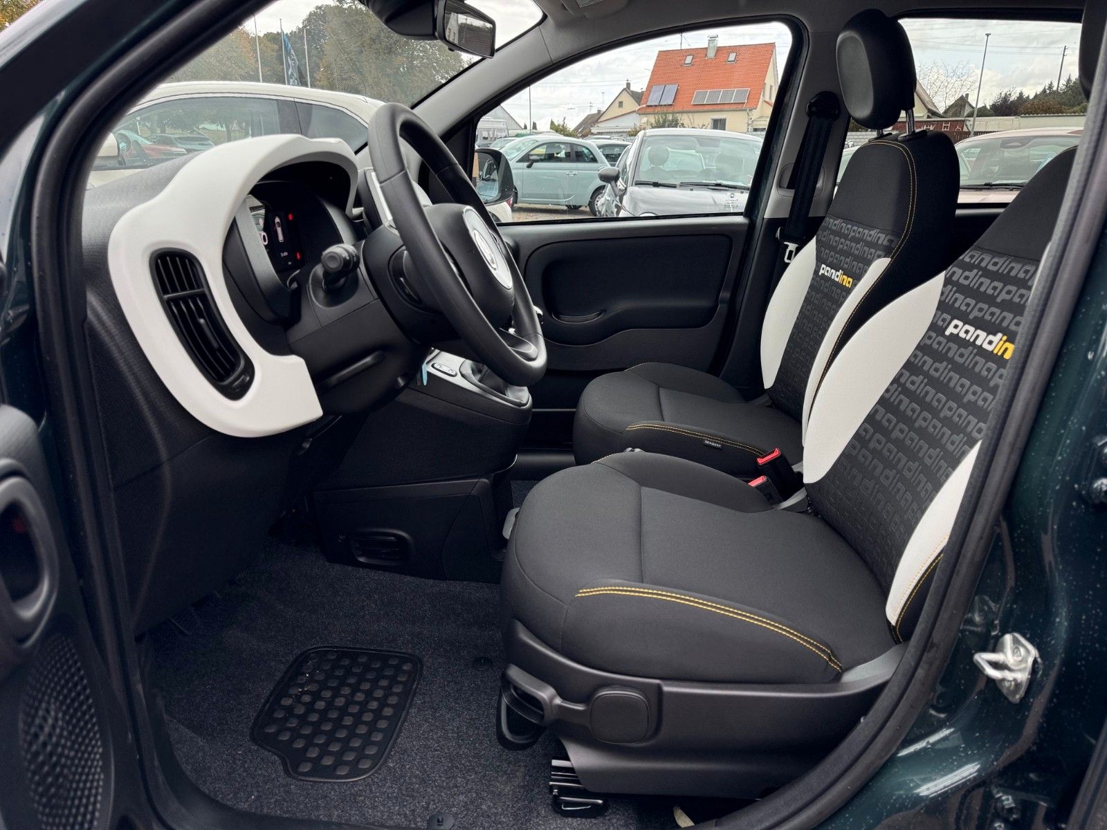 Fahrzeugabbildung Fiat Panda Pandina Cross Hybrid 1.0 GSE 70PS Grün