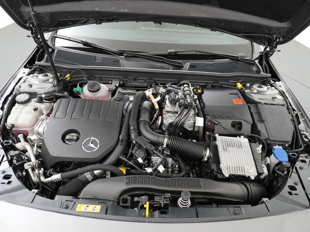 Mercedes-Benz A 250 e Star Edition AMG Line | Panorama - Schie