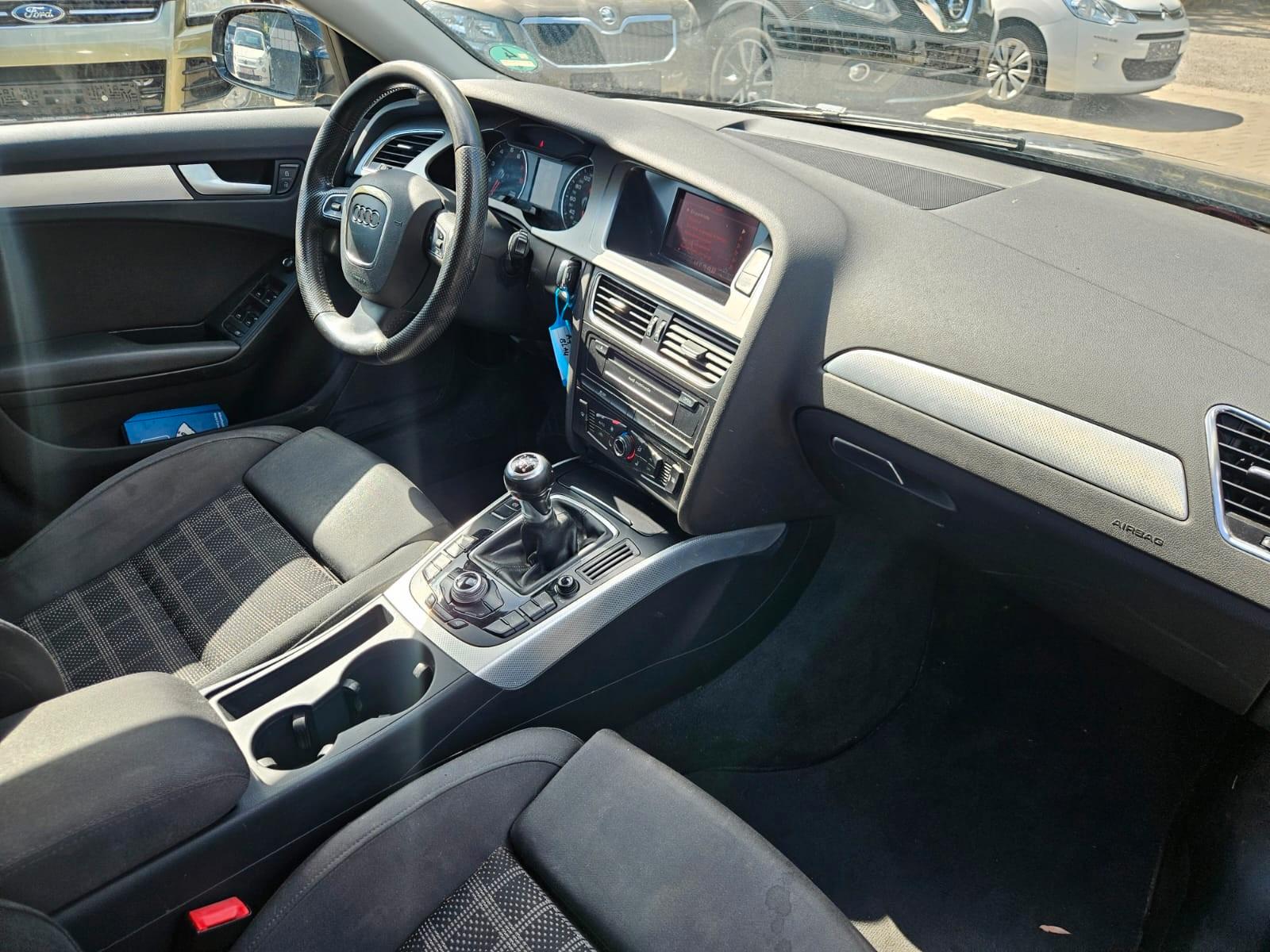 Audi A4 2011 — photo 12