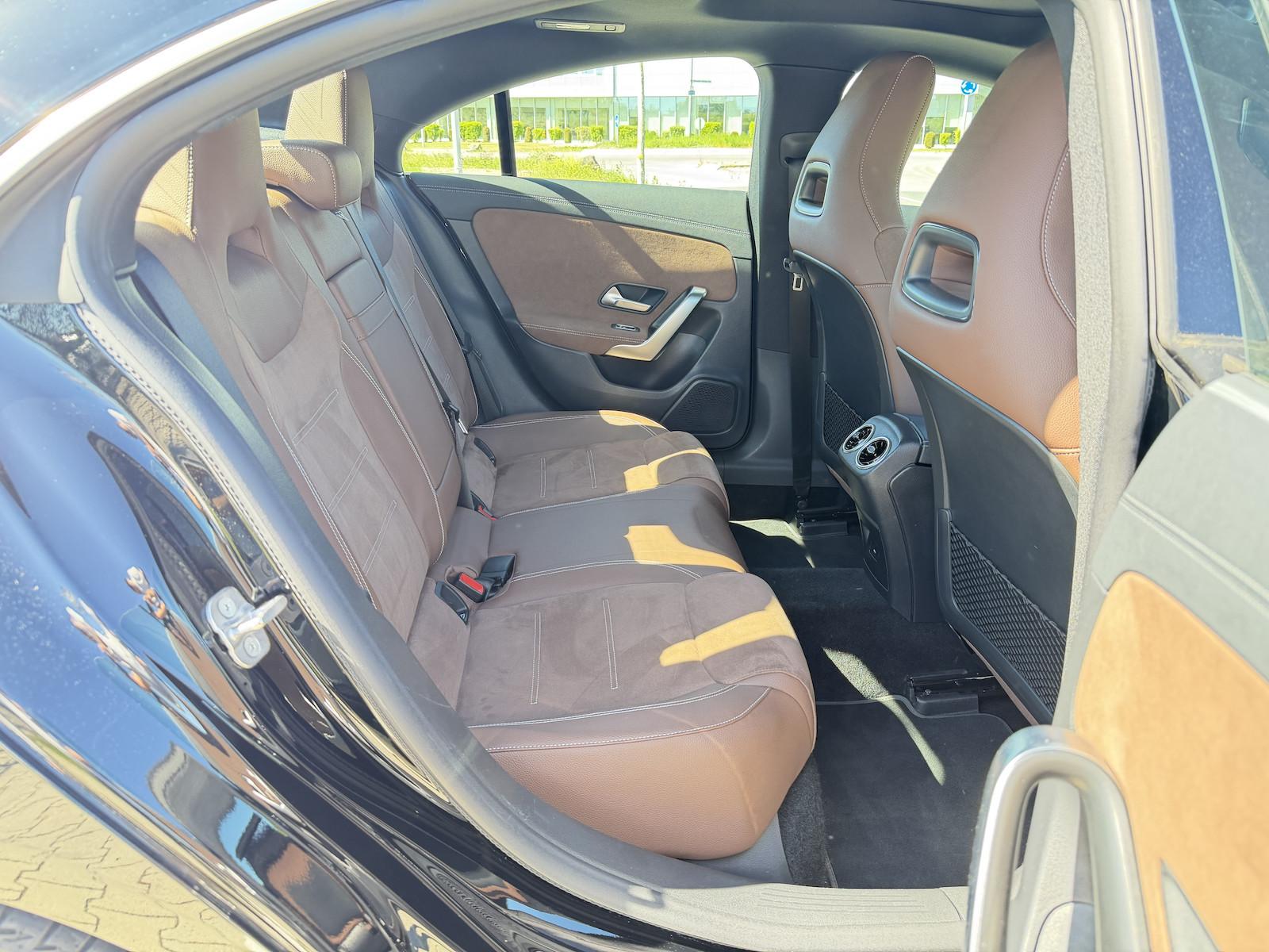 Mercedes-Benz CLA 180 AMG Line Aut. Navi+Leder+Led+Panorama