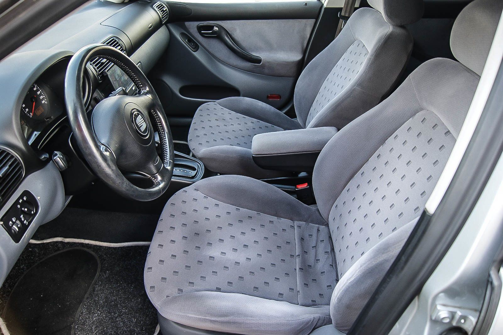Fahrzeugabbildung SEAT Toledo Signo 1.8 20V Automatik KLIMAAUTOMATIK