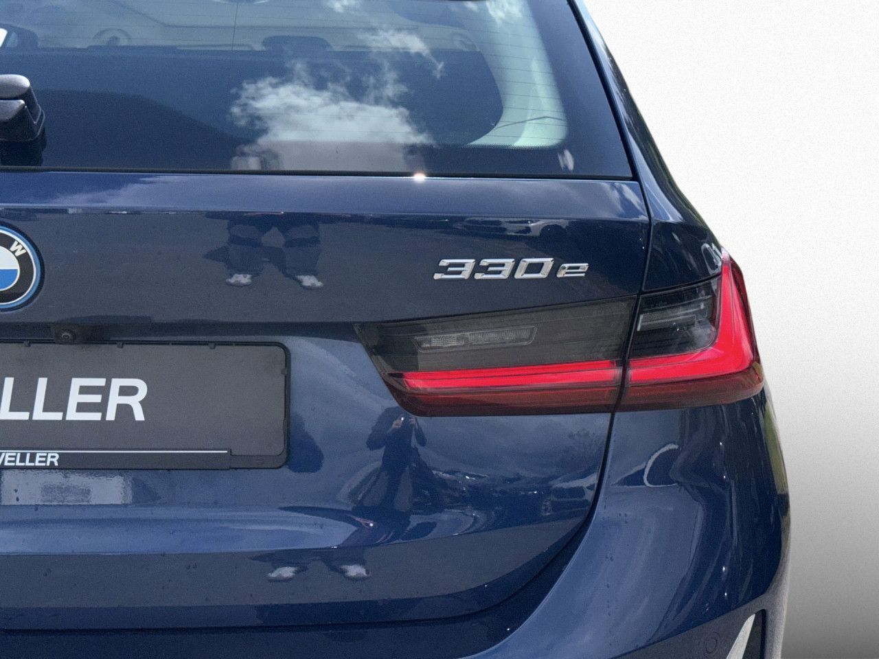 BMW 330e Touring Luxury Line Pano AHK Laser HUD foto 10