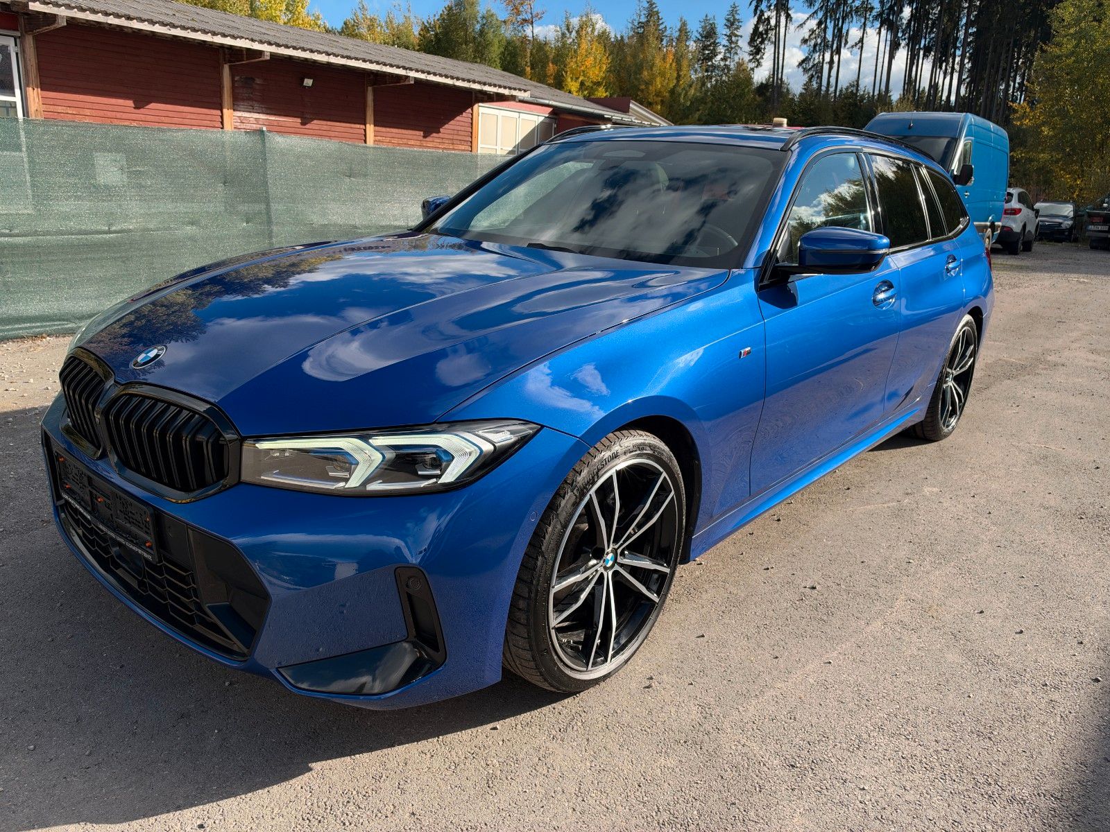 BMW 320 3 Touring 320 d xDrive M Sport Portimao Blau