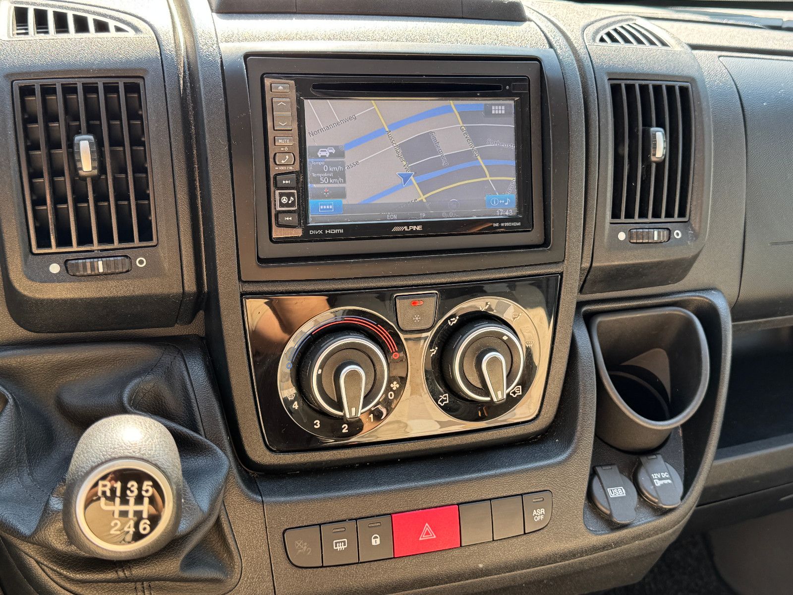 Fahrzeugabbildung Sunlight T 68 FIAT DUCATO NAVI KAMERA SAT TV EB & HUBBETT
