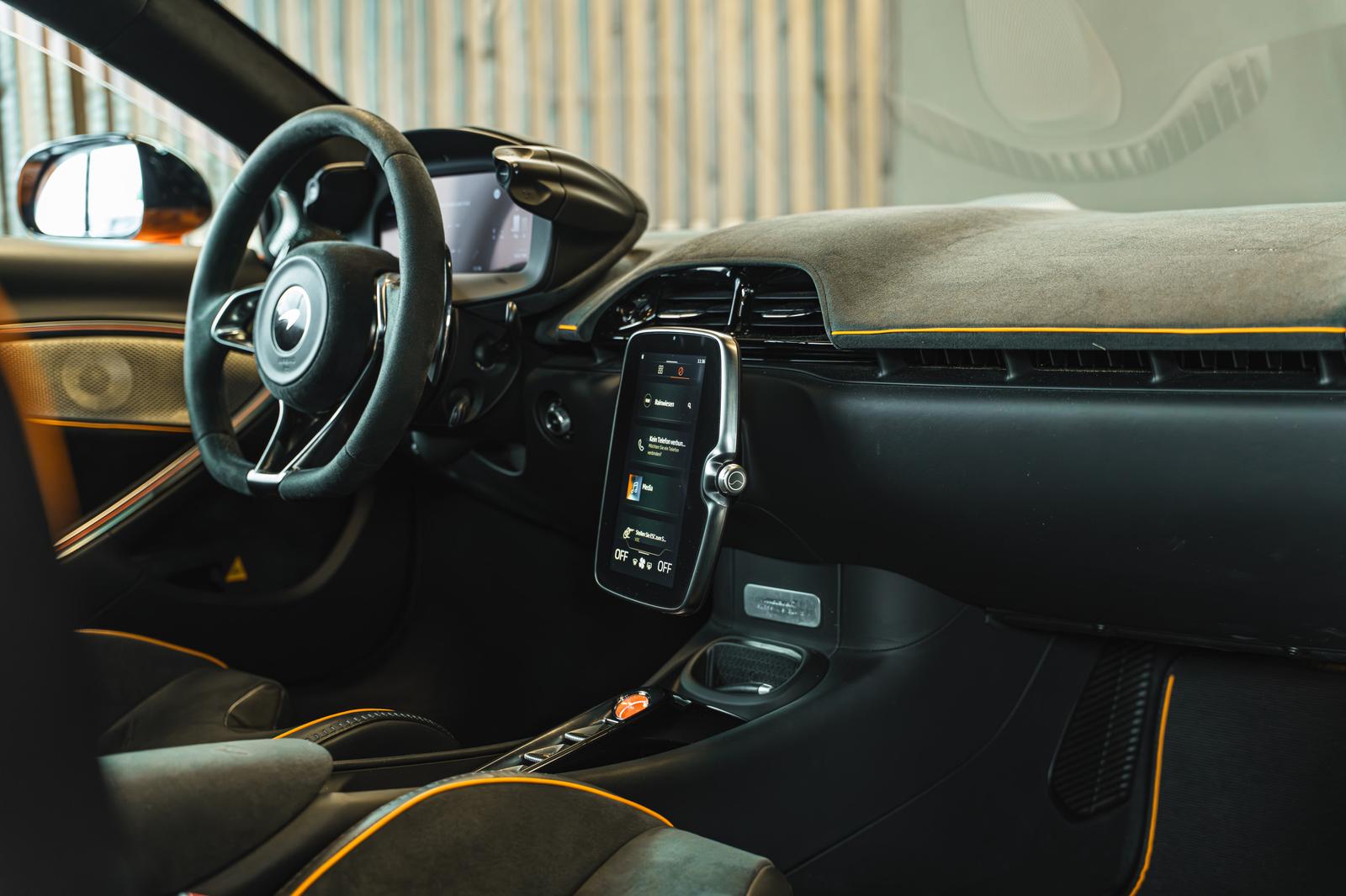 McLaren Artura SPIDER + ALCANTARA + BOWERS & WILKINS