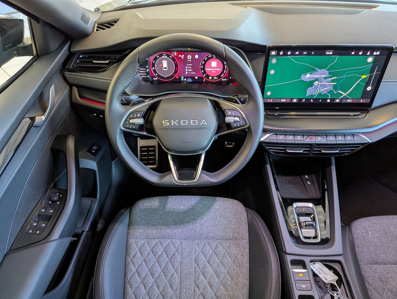 Fahrzeugabbildung SKODA Octavia 2.0 TDI Sportline Canton Matrix Pano 5J